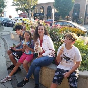Meet your Posher, Corinne